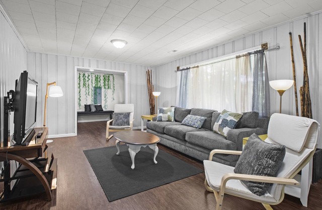 Convenient and Spacious Getaway!!
