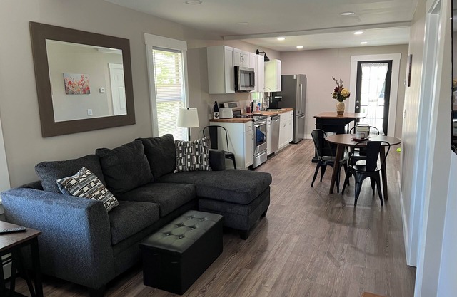 Convenient family and dog friendly Brewer / Bangor home.