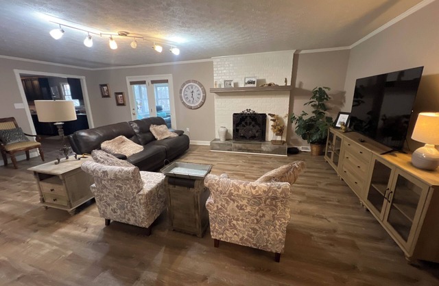 Great Greer, Greenville Location- Quiet and Private