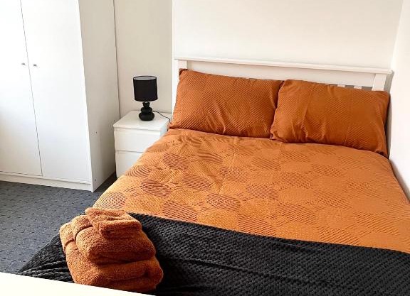 Convenient & Modern Private Bedroom Space near Barnsley Hospital