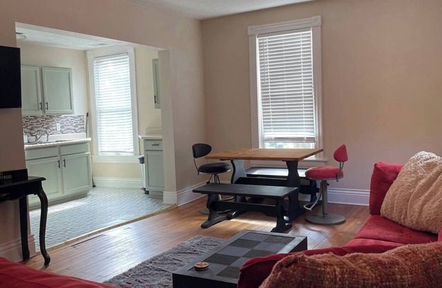Convenient & Spacious Derby Penthouse: w/Parking