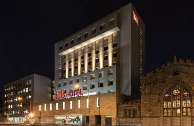 Convenient Stay with Free Parking & Close to Diego Rivera Mural Museum!