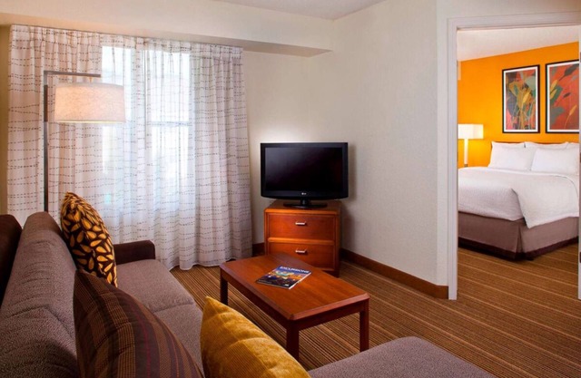 Convenient Stay, Superb Location! 2 Posh Units, w/ Pool, Close to Birmingham Zoo