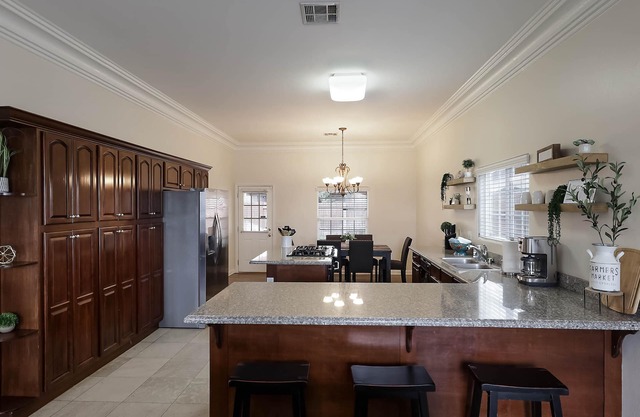 Conveniently Located by 99 Freeway and Freshly Furnished Home!