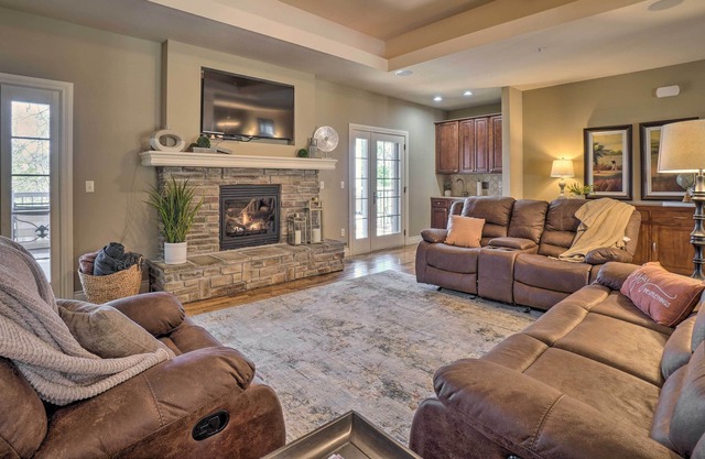 NEW! Conveniently Located Branson Getaway w/ Pool!