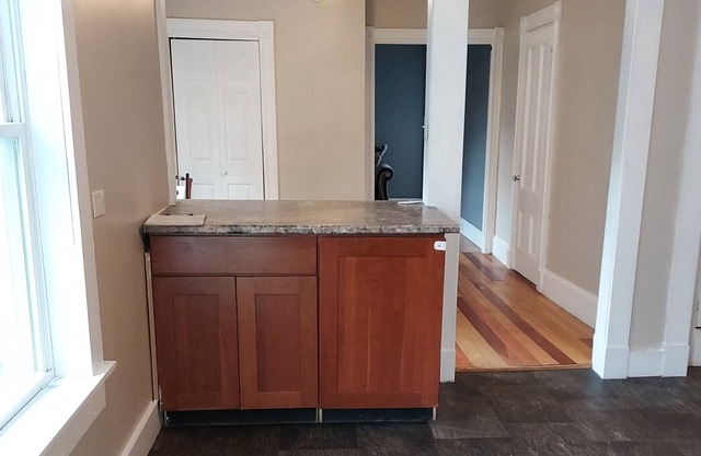 Conveniently located, clean apartment, 5 minutes to everything!