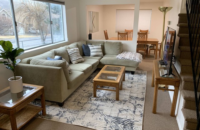 Conveniently located townhome between Cottonwood Canyon’s