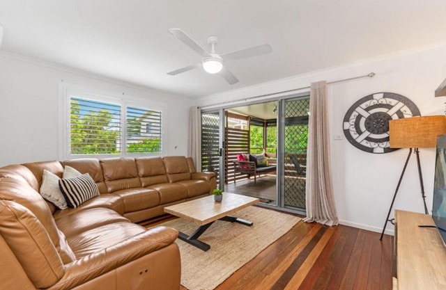 Convent Cottage - Pet friendly home in the centre of town