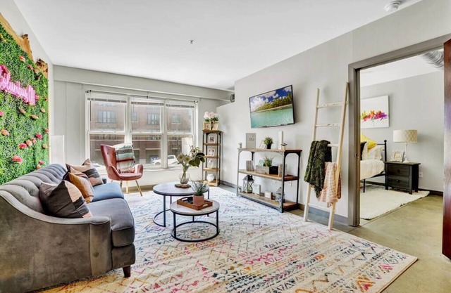 Short North Oasis W/ Free Wine & Private Parking
