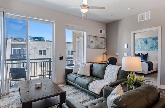 Convention Ctr 2BR/2BA Luxury