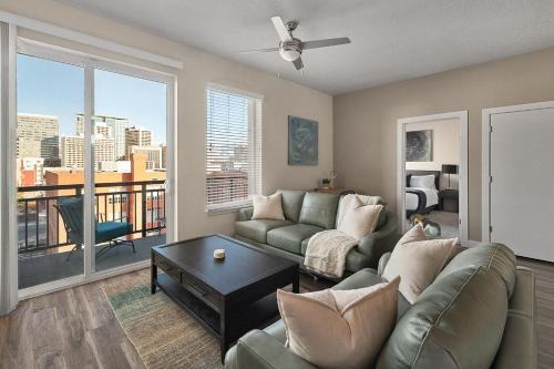 Convention Ctr - Stylish 2BD,2BA with Pool,Gym and Hot tub