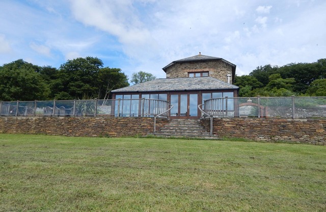 Grange convertie sur une petite station rurale paisible avec une vue imprenable et pêche