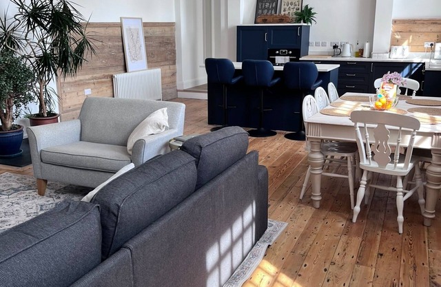 Converted Church Hall in Devon – Sleeps 10, Great Walks & Family Retreat