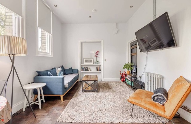 Converted Schoolhouse flat retreat in Fowey centre