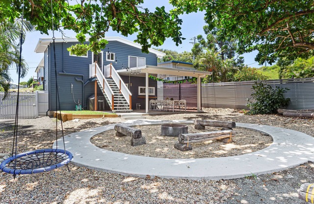 Cooee Bay Beach House Sleeps 10 walk to beach -Yeppoon