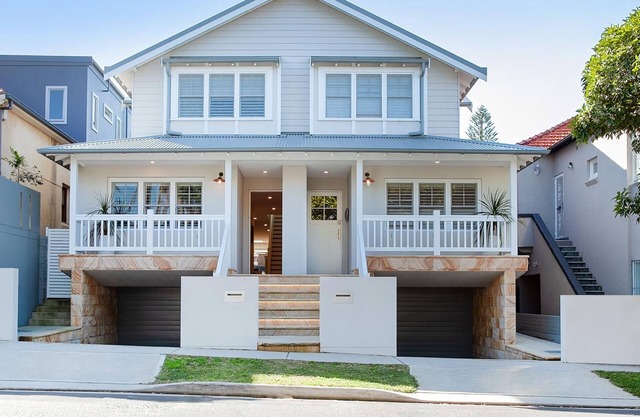 COOGEE OASIS - Beach House with Pool Moments to Coogee Beach