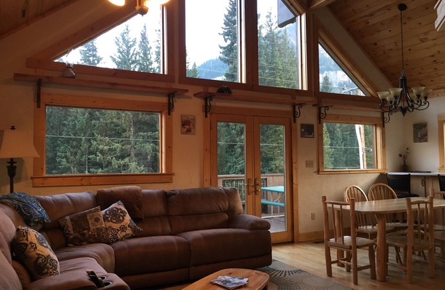 Cooke City Mountain House. Belles vues! 4 milles à Yellowstone. WiFi, HDTV.