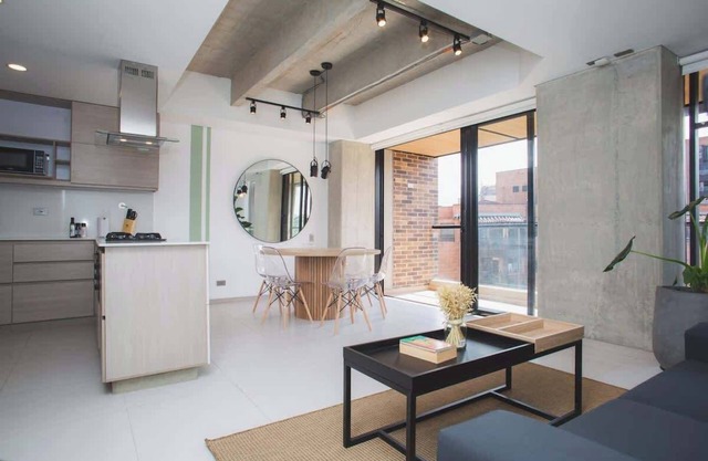 Cool 3 BR W/Balcony in Laureles Medellín