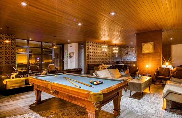 Cool Apt w/Balcony: Business Lounge+Gym+24-7/ SEC