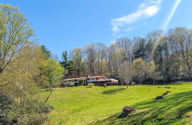 Limited-Time April Deals—Your Dream Getaway at Grapevine Retreat