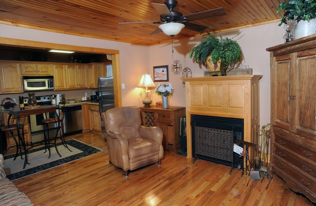 COOL 4800 ft. CANAPÉ SLEEPS 8 PLUS
