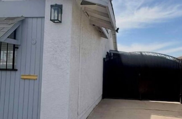 Cool house with AC in vibrant Las Vegas