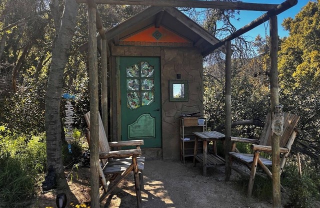 Cool Mini Glamping Pod in private campground with STARLINK WiFi in Leona Valley