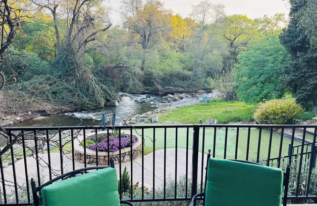 Getaway to the Little River Hideaway- Relax and Rejuvenate-Feels like Spring!