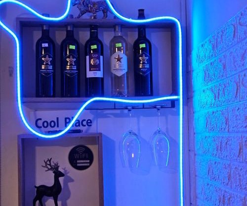 Cool place - חדרים דלוקס - ליד בי"ח "שיבא"-"בלינסון"-"בר אילן"-"מכללת ר"ג" - חניית רכבים חינם זמינה 24-7 -חשבונית מס