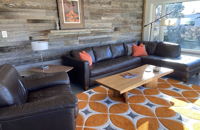 Desert oasis with panoramic views near golf course and Canyonlands