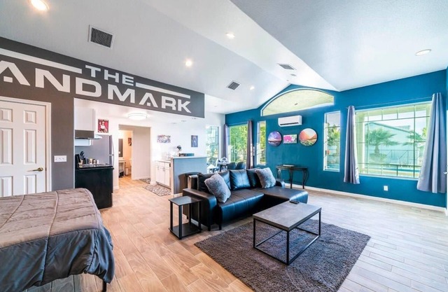 Coolidge Modern Studio right next to heated pool and amenities