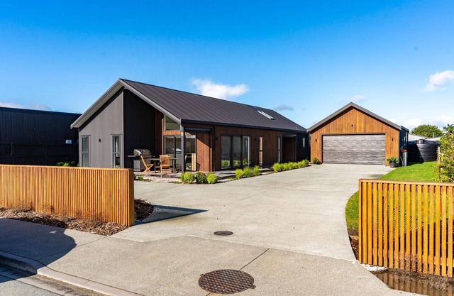Sea Anchorage - This modern, well-designed beach house will cater to all your needs for a relaxing holiday in the beautiful Mangawhai area. Enjoy the great entertaining spaces after a day at the beach or enjoying one of the many activities there are