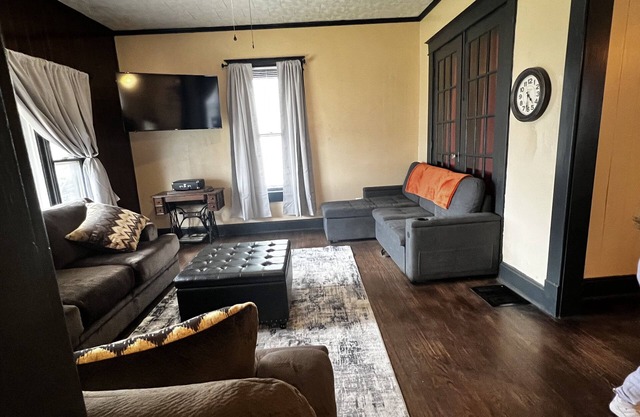 Coop’s Coop! Cute little place to relax with family & friends - pet-friendly!