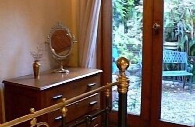 Coote's Cape Classic Luxury Historic House of Grace & Charm Victorian Bedroom / Bathroom En-Suit
