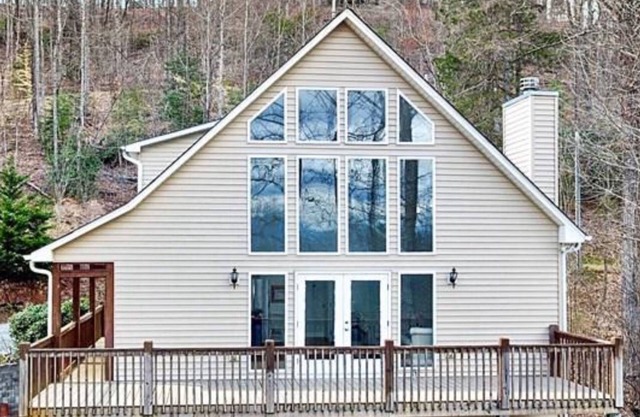 Copper Fox Mountain Home - 4bd/1loft/4ba, 2 Kitchens, 2 Living Rooms, 2 Decks