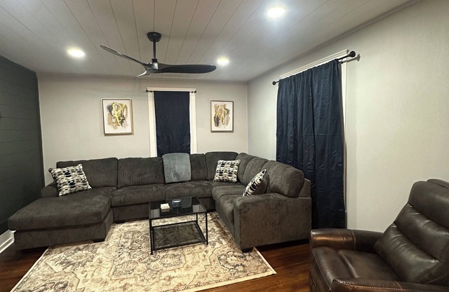 Copper on Woodruff 7BR, 2 Bath and Central Location