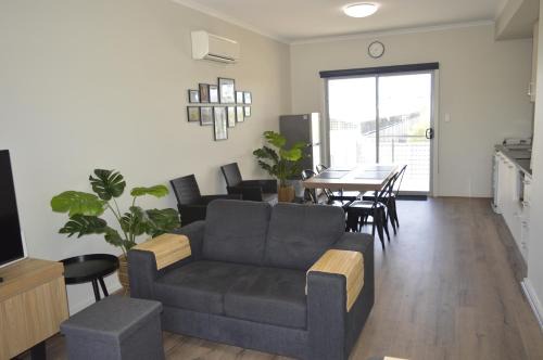 Copper Retreat Millennium Apartment