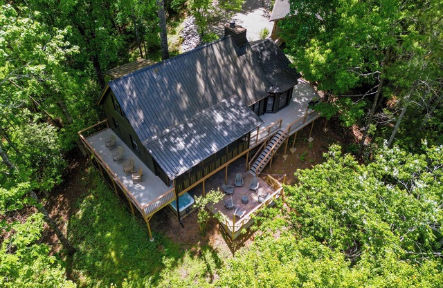 Copper Ridge Lodge - Hot Tub/Fire Pit/Dog Friendly/4-Bedrooms/4-Bathrooms!