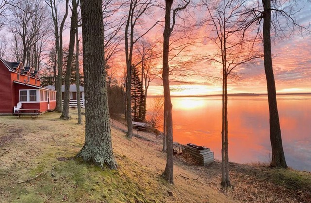 Copper Water Cottage-Fresh Air & Relaxation – Your Spring Getaway Starts Here