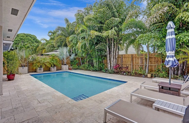 Nouvelle construction 3 chambres 2 salles de bain avec piscine chauffée au coeur d'Oakland Park