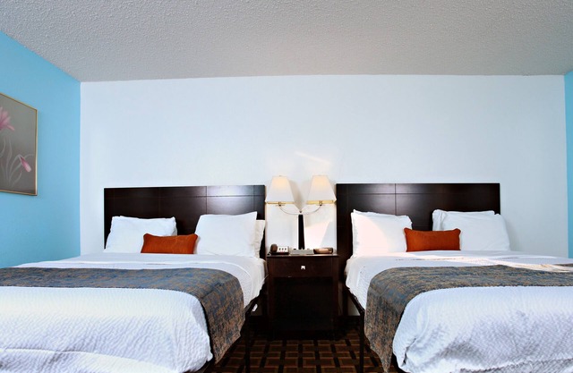 Sky Palace Inn & Suites Newton / 2 grands lits non-fumeurs
