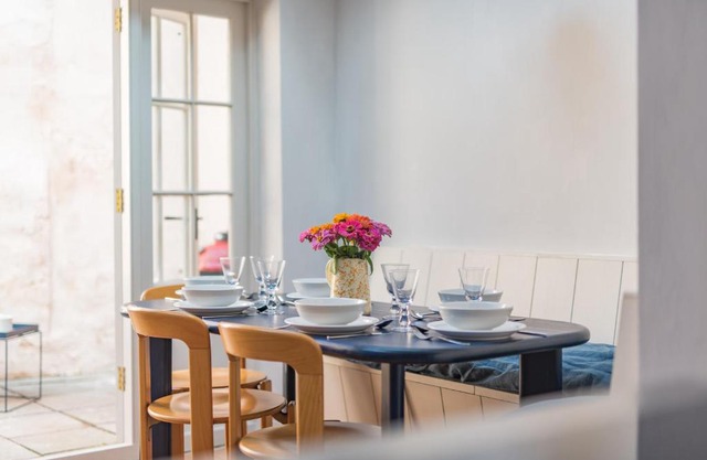 Cordyline Cottage - charming cottage, seconds from the beach