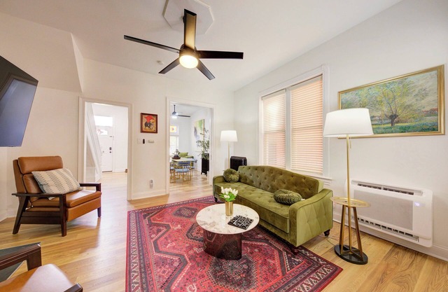 Corktown Oasis - 4 BR Luxe Getaway Close to Downtown