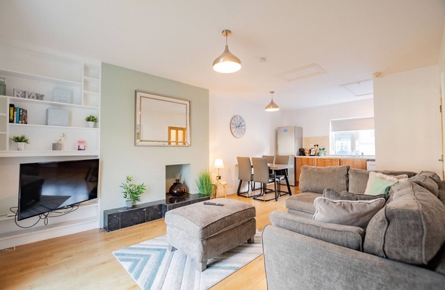Location! Minutes to the Latin Quarter, Spanish Arch, and Shop Street
