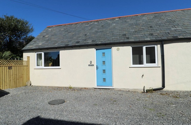 CORNEL CLUD, pet friendly, country holiday cottage in Cemaes Bay