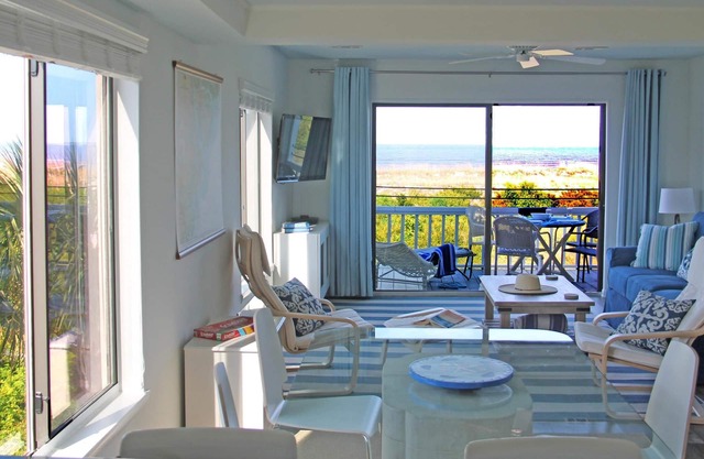 En bord de mer, spacieuse villa de luxe de 2 chambres d'angle, vues spectaculaires!