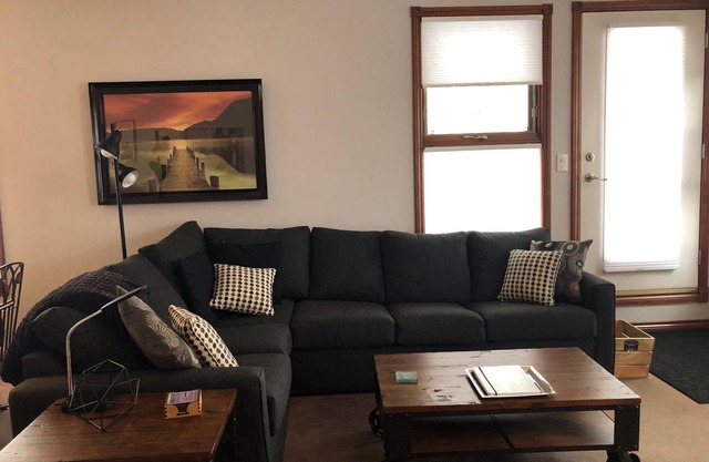 Disponible pour Noël - Condo Deluxe 2 chambres / 2 salles de bain (7 personnes) Animaux acceptés
