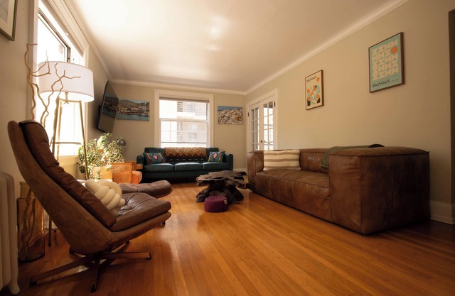 Cozy Corner Condo, Sunny SW Facing, Best location & Bikes available