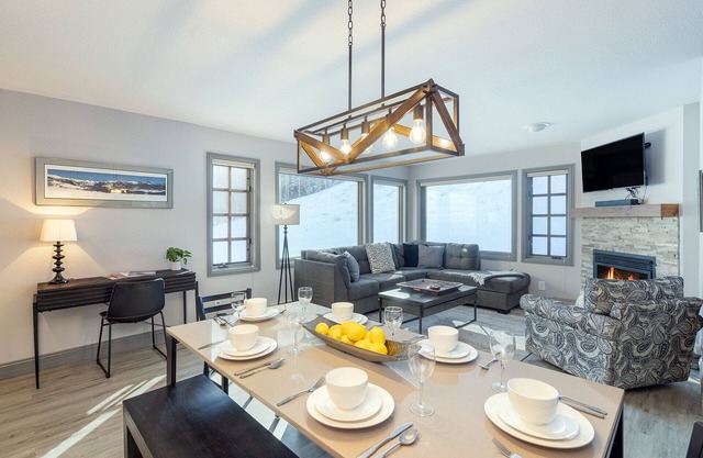 Corner Unit, Valley Views! Pool, Hot Tub, Ski In/Out