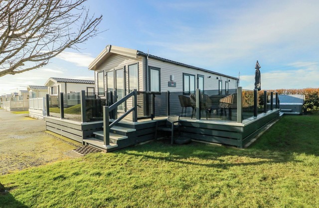 CORNERSTONE, pet friendly, country holiday cottage in Caernarfon